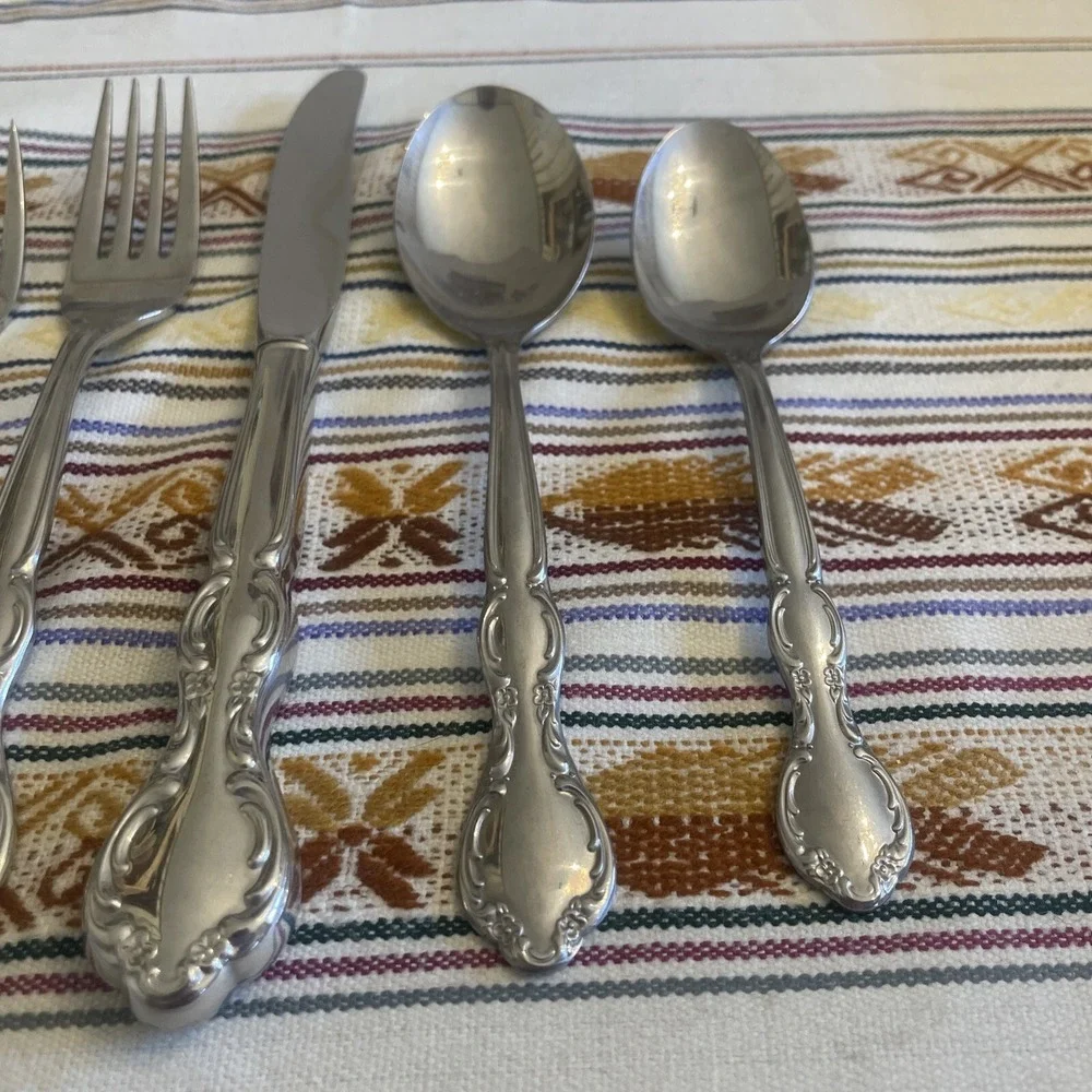 5 Piece Vintage William Roberts Stainless Steel Royal Manor Pattern Silverware‎